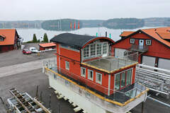 Houseboat - picture 3