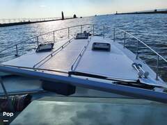 Sea Ray 390 Express Cruiser - picture 5