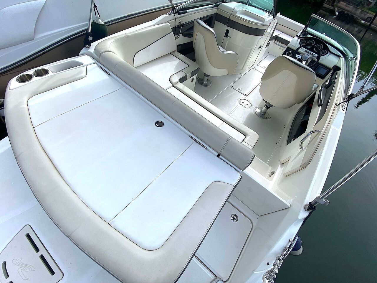Sea Ray 220 Sundeck - picture 2