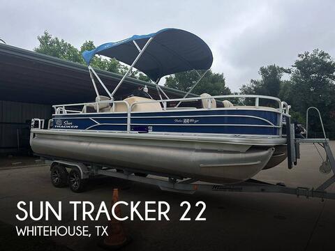 Sun Tracker 22DLX Fishing Barge