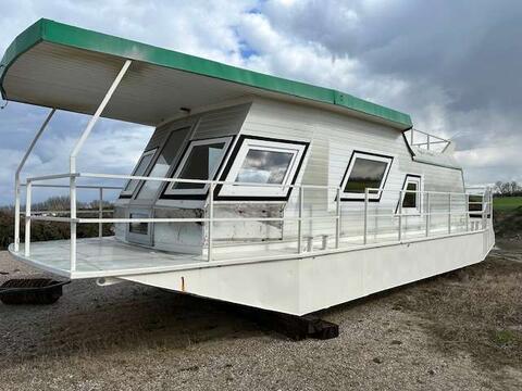 Houseboat WITH Engine