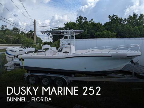 Dusky Marine 252 Open Fisherman