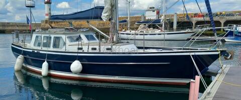 Very Beautiful and rare Fifty Carena 38DS Built in