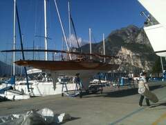 Classic Wooden Sailboat - picture 5