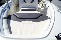 Boston Whaler Outrage 240 - picture 9