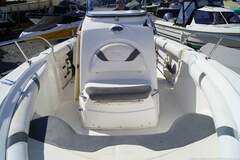 Boston Whaler Outrage 240 - immagine 7