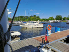Sea Ray 300 Express Cruiser - picture 2