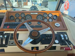 Sea Ray 300 Express Cruiser - picture 10