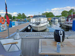 Sea Ray 300 Express Cruiser - picture 4